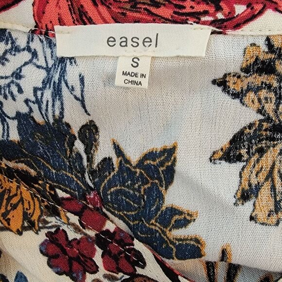 NWOT Easel floral top with tie - Picture 4 of 4